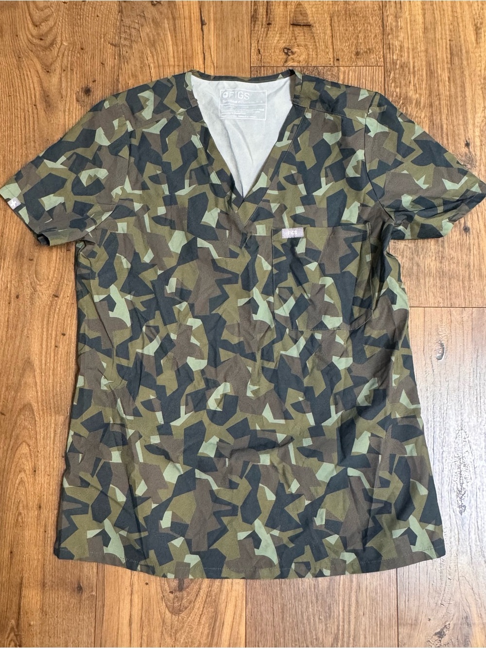 FIGS women’s small camo martini olive scrub top